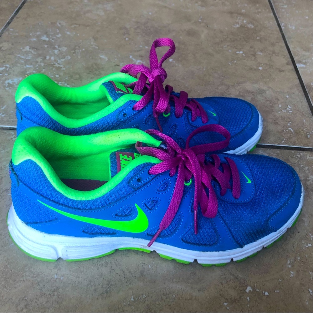 NIKE shoes